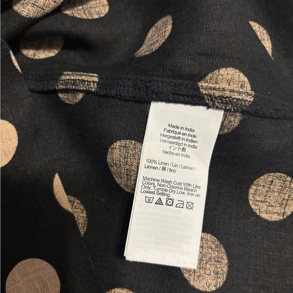 JCrew polka dot blouse made with 100% linen. Square neckline puff sleeves. - Picture 6 of 6